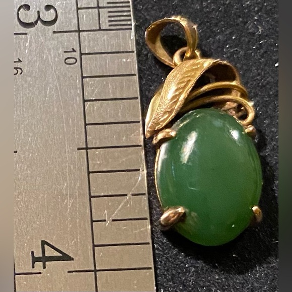 Vintage 14K Solid Gold Jade Pendant - Picture 4 of 5